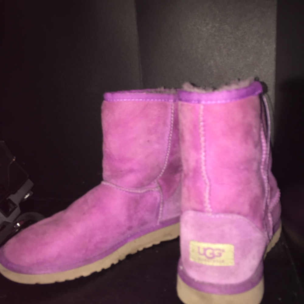 Ugg - Picture 2 of 4